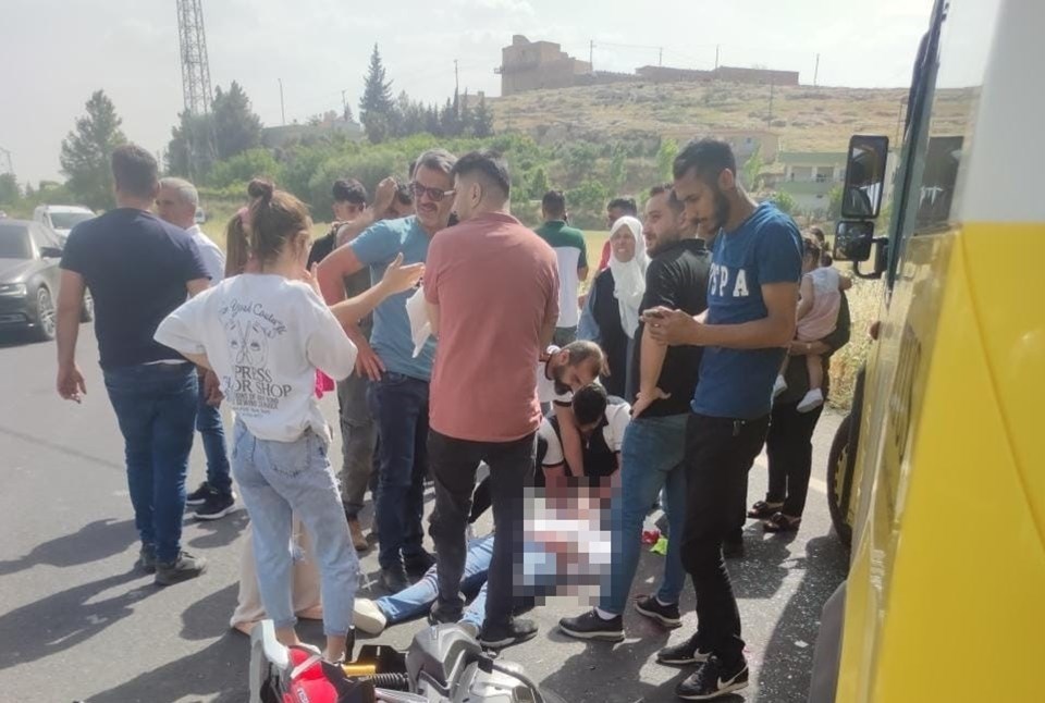 Mardin'de minibüs ile motosiklet çarpıştı: 2 ağır yaralı - 1