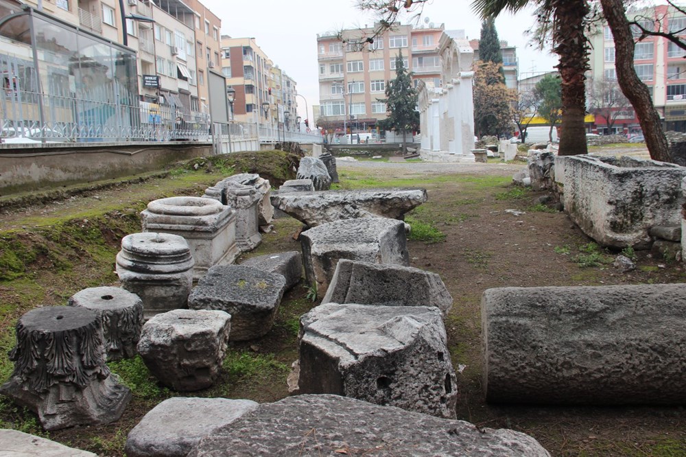 Akhisar'da antik şehirle modern şehir iç içe - 8