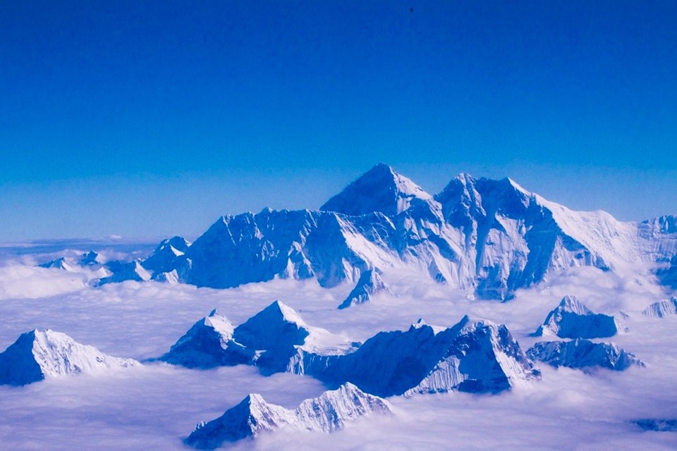 Everest’in zirvesi insan dışkıları yüzünden mikrop saçıyor - 1