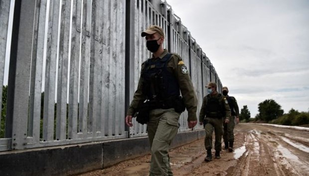 Νέο στάδιο της Ελλάδας κατά των προσφύγων: χαλύβδινος φράχτης 140 χιλιομέτρων