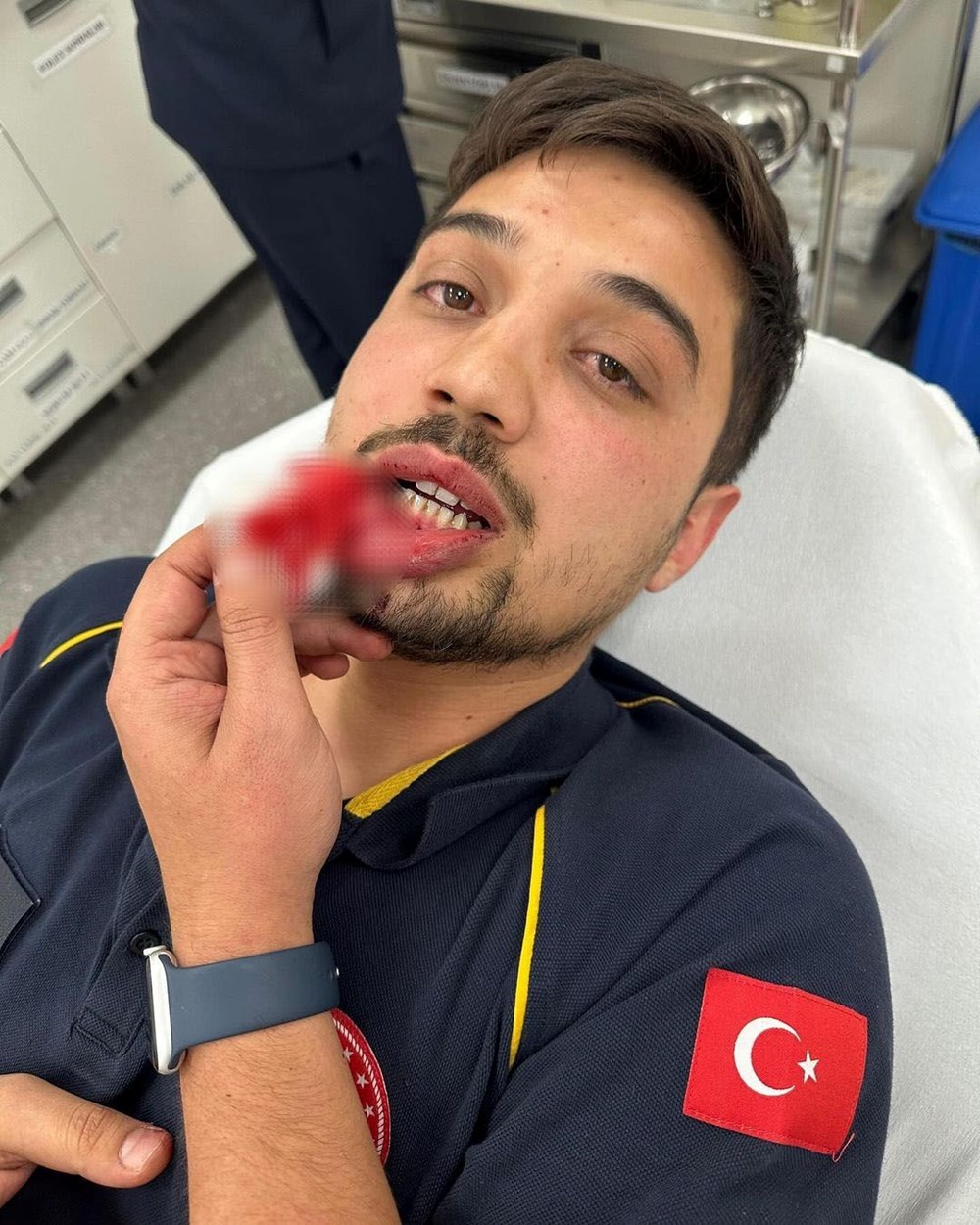 Tekstilci iş insanıile oğlundan hasta taşıyan ambulans şoförüne saldırı - 3