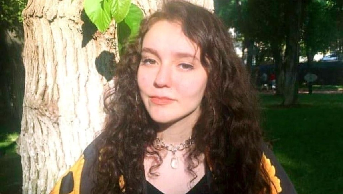 Ezgi'nin öldüğü kazada bilirkişi raporuna tepki | “Ehliyeti yok, hız sınırını aşmış; benim kızım nasıl kusurlu?†Ezgi'nin öldüğü kazada bilirkişi raporuna tepki | “Ehliyeti yok, hız sınırını aşmış; benim kızım nasıl kusurlu?â€