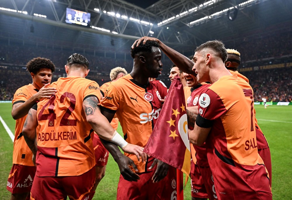 Derbide kazanan Galatasaray: Puan farkı 8'e çıktı - 12
