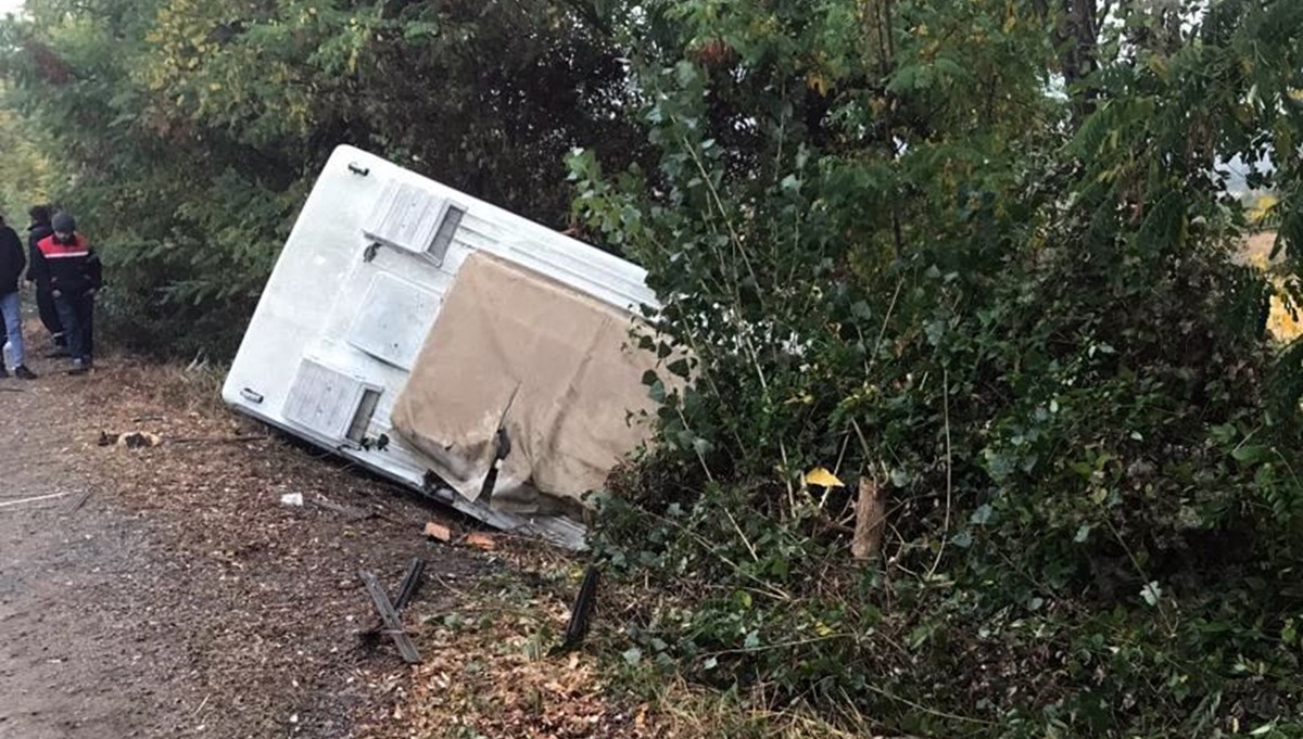 Sinop’ta işçileri taşıyan minibüs devrildi: 13 yaralı