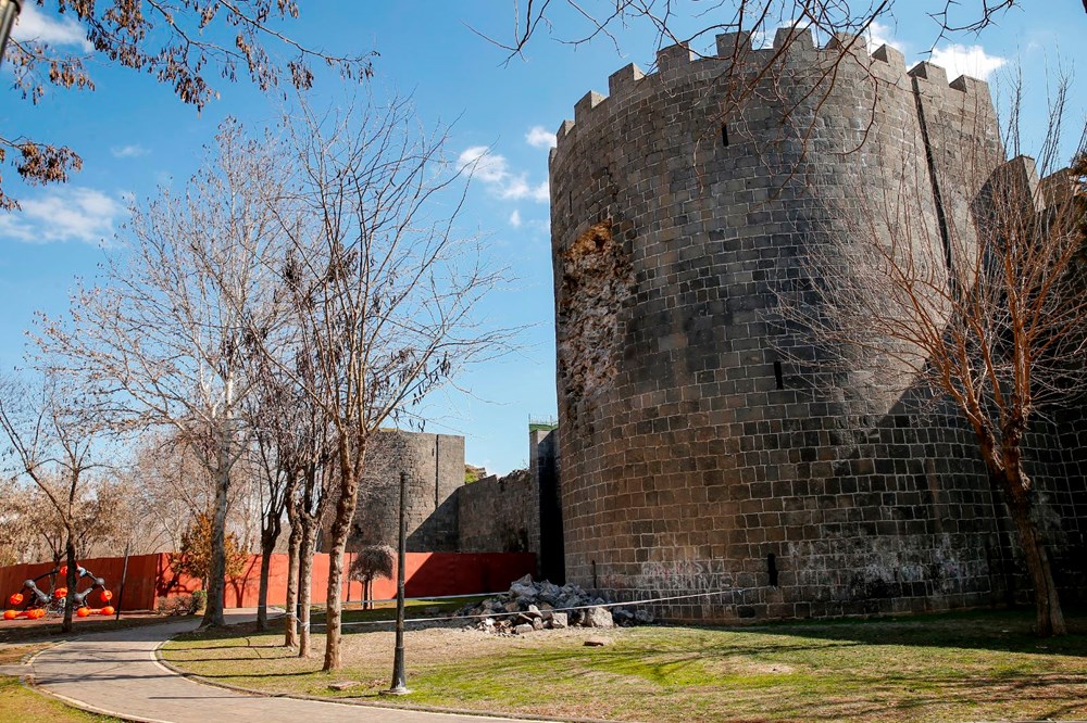 Diyarbakır'da tespit yapılan 606 tescilli yapıdan 4'ü ağır, 30'u ise orta hasarlı - 2