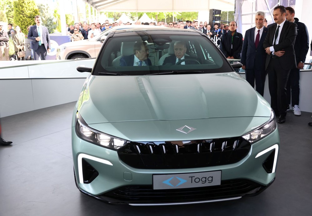 Cumhurbaşkanı
Erdoğan, Togg’un yeni modeli T10F’i inceledi - 3