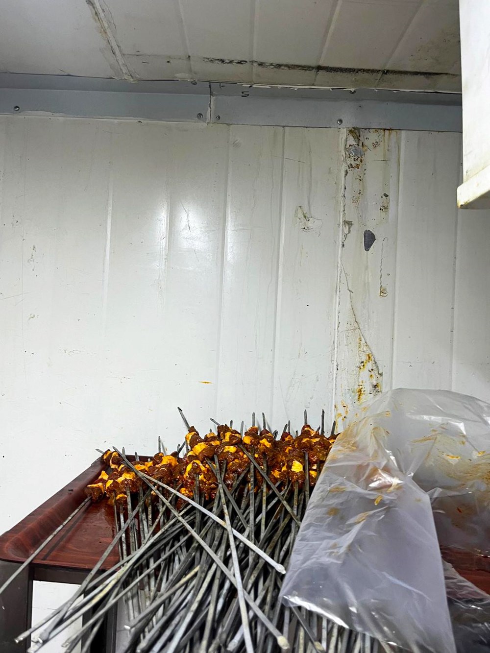 Antalya'daki restoranda mide bulandıran görüntüler: Süresiz mühürlendi - 2