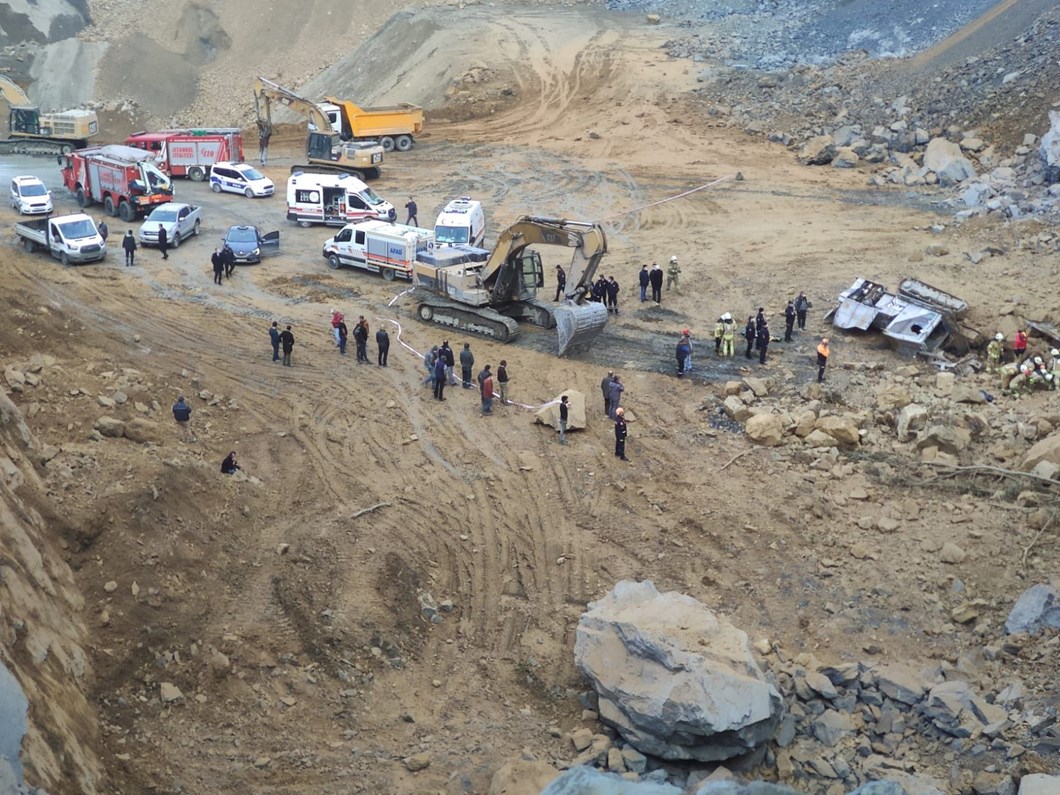 Son Dakika Haberi Istanbul Arnavutkoy De Tas Ocaginda Gocuk 2 Isci Hayatini Kaybetti Ntv