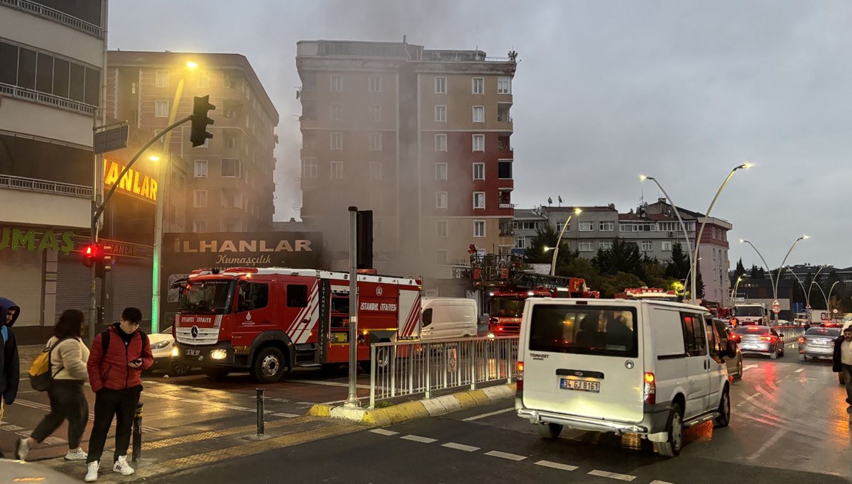 Zeytinburnu’nda tekstil deposunda yangın