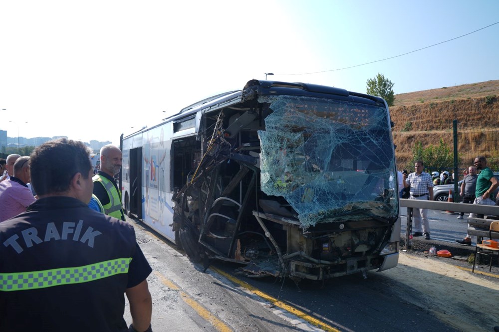 SON DAKİKA HABERİ: Küçükçekmece'de metrobüs kazası: 1 ölü, 2'si ağır 38 yaralı - 1