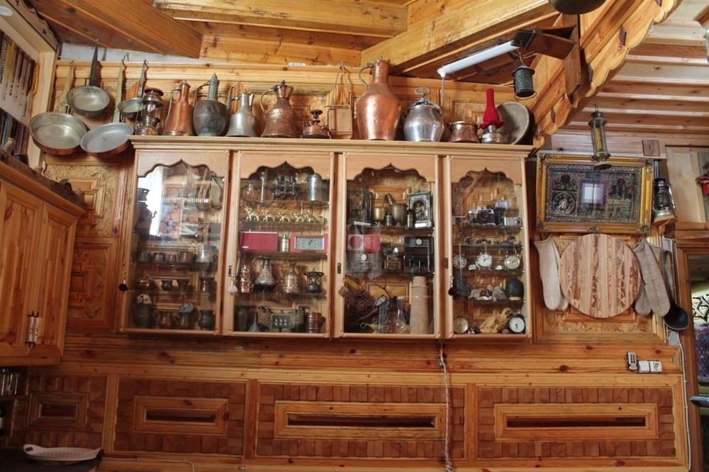En eski parça 300 yıllık düdüklü tencere: Evinde bin parça eşya sergiliyor - 3