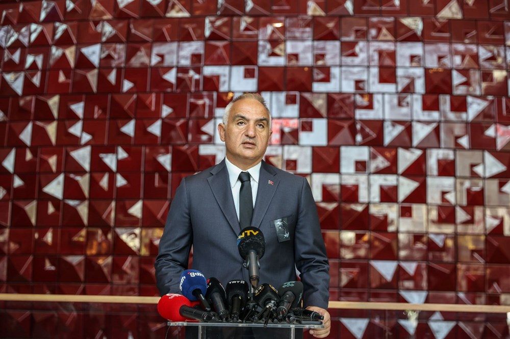 Sanatçı Özkan Uğur'a veda! Özkan Uğur için AKM'de tören düzenlendi - 7