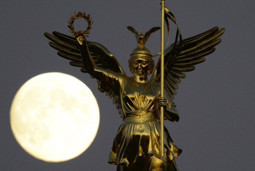 Berlin’deki Zafer Sütunu’nun bakır çatısı çalındı - 3