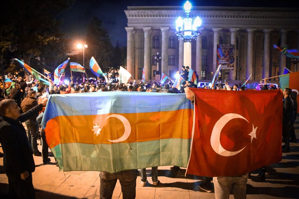 Azerbaycanlılar, Dağlık Karabağ'da varılan anlaşmayı coşkuyla kutluyor - 21