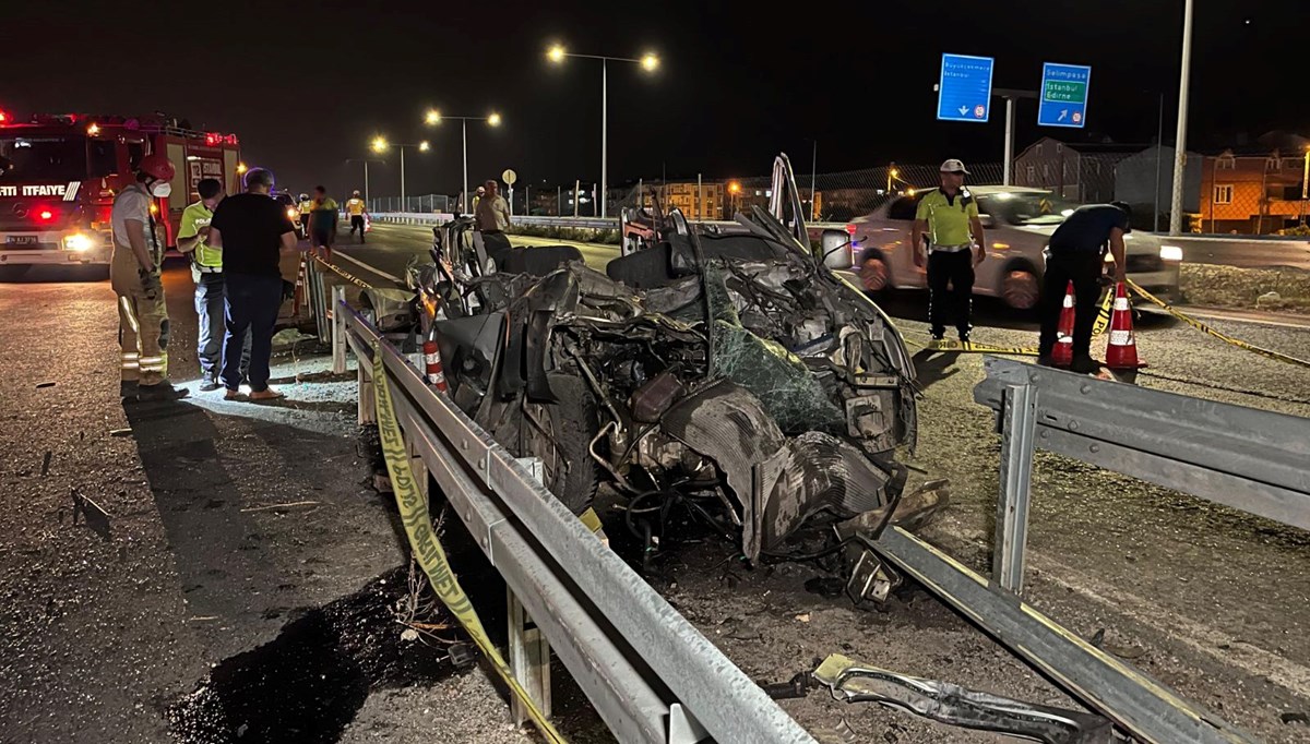 Silivri’de hafif ticari araç bariyere çarptı: 1 ölü, 1 yaralı