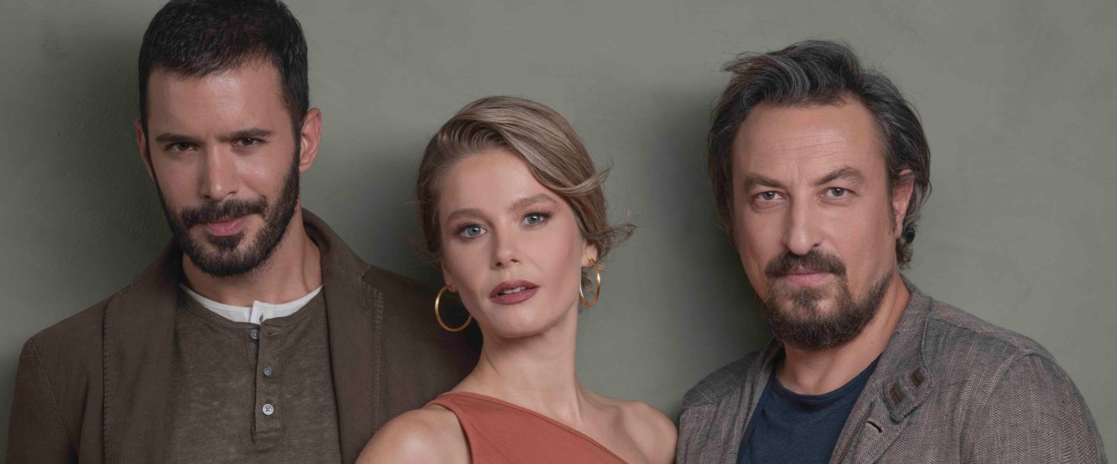 Ay Yapım on Instagram: "Kuzgun I  posteri @tvdizikuzgun #ayyapim" Series