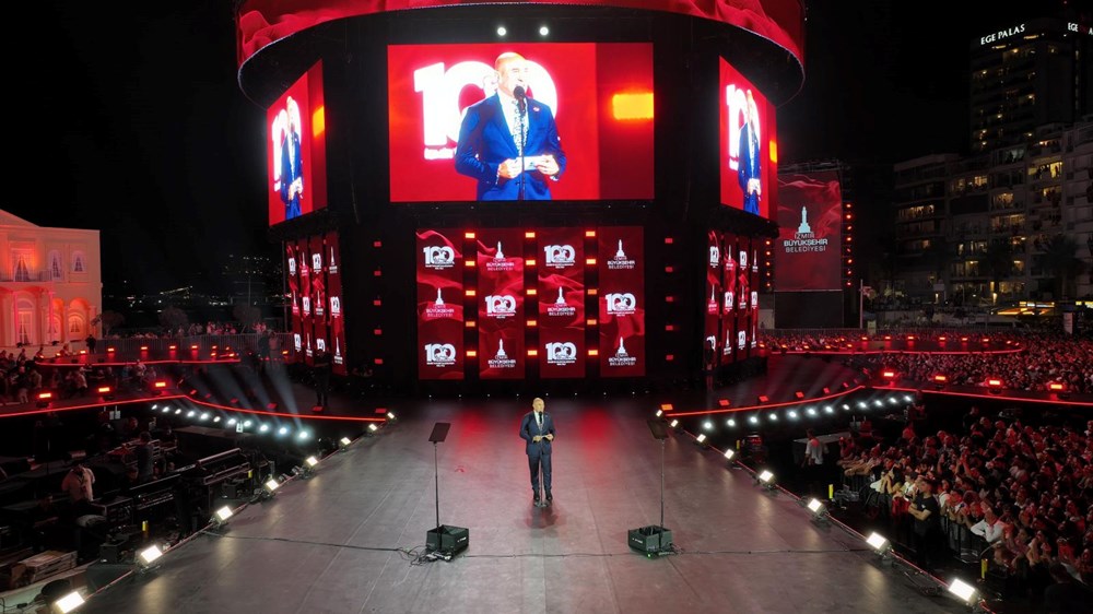 İzmir’de kurtuluş günü coşkusu: Tarkan konserine yüz binlerce kişi akın etti - 8