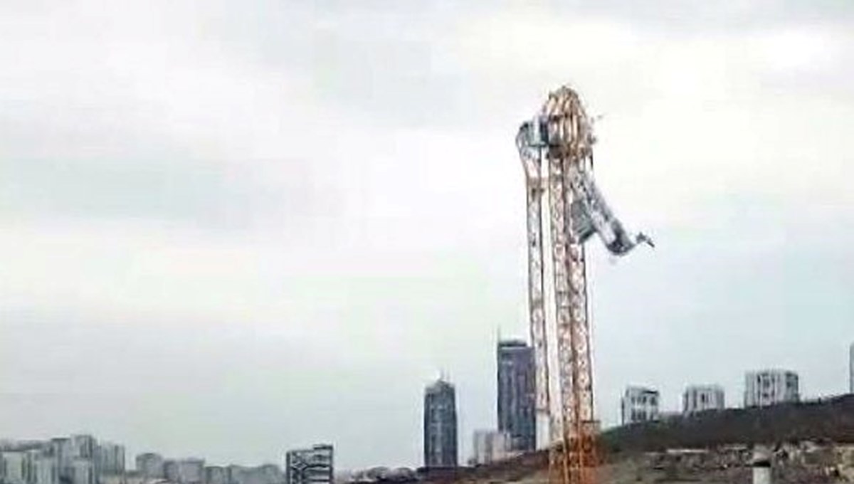 Küçükçekmece'de kule vinç kırıldı; operatör şans eseri kurtuldu Küçükçekmece'de kule vinç kırıldı; operatör şans eseri kurtuldu