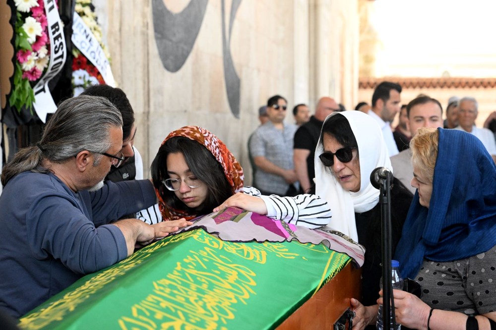 Şişli'de güpegündüz öldürülen Bahar Aksu'ya gözyaşlarıyla veda 73 mcDG0R7Bb06RDencf2bCBw