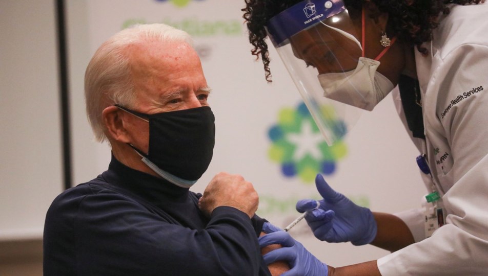 Biden, aşı üretimini artırmak için savaş dönemi yasasını kullanabilir