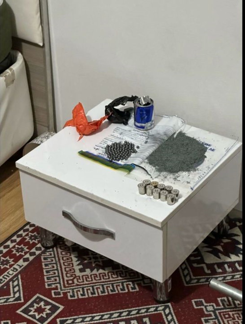 Haraç Çetesinin Korku Gecesi: El Yapımı Bombalı Kurşunlama Baskını Son Buldu! 78 md3HfY0tlU63ZFhLsP Kw