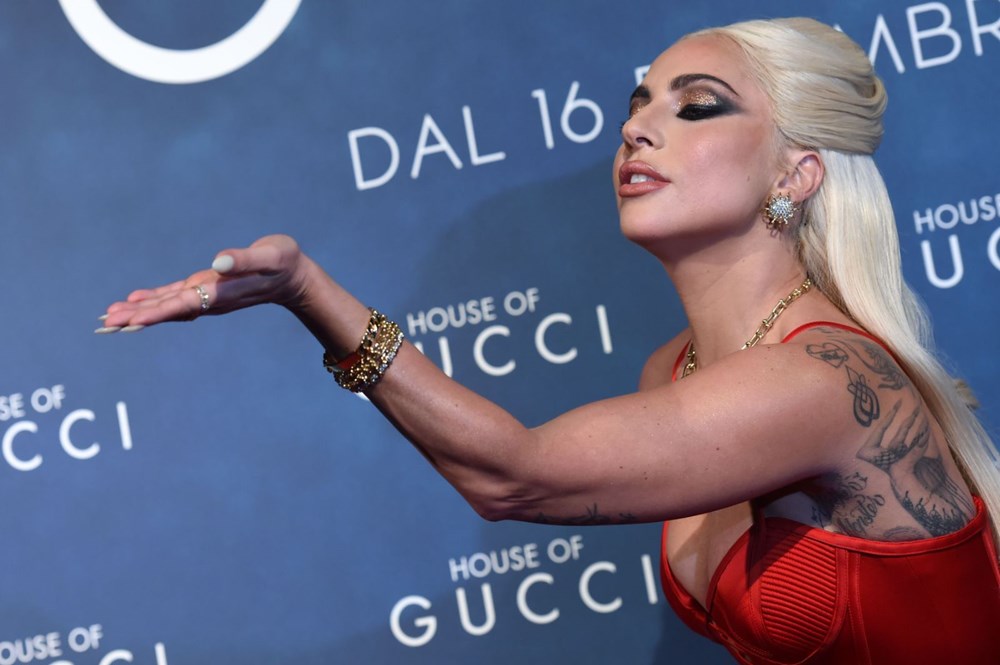 Lady Gaga, Gucci galasında Versace giydi - 6
