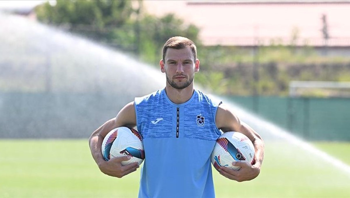 Trabzonspor'un yeni transferi Barisic: Takıma asist ve gollerle katkı yapan bir oyuncuyum Trabzonspor'un yeni transferi Barisic: Takıma asist ve gollerle katkı yapan bir oyuncuyum