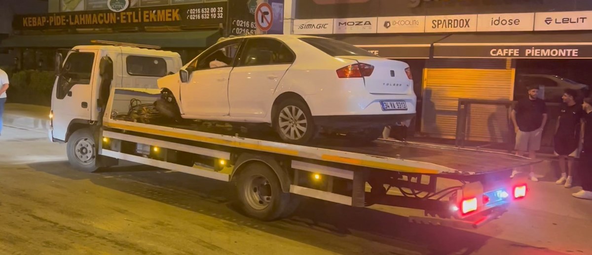 Kazaya karışan araçlar çekiciyle kaldırıldı.