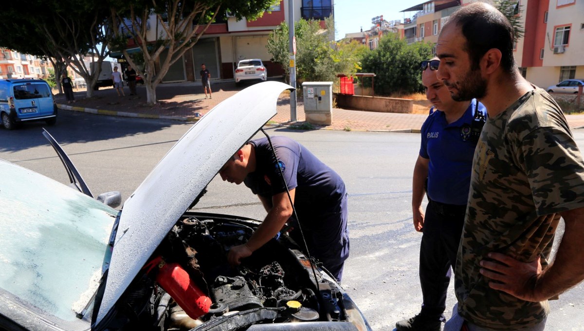 Burnuna benzin kokusu gelince aracı durdurdu! 