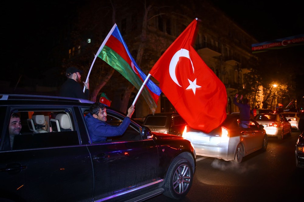 Azerbaycanlılar, Dağlık Karabağ'da varılan anlaşmayı coşkuyla kutluyor - 26