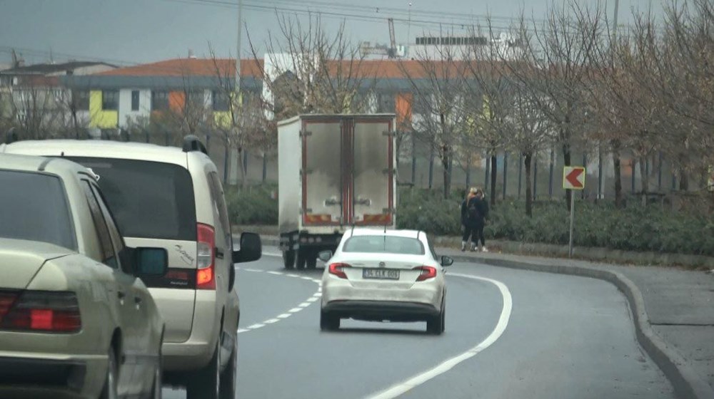 Corona virüse rağmen Sultangazi'de güpegündüz fuhuş pazarlığı - 2