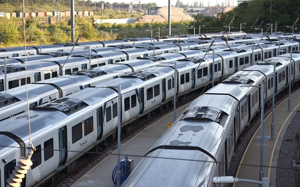 Son 30 yılın en büyük grevi: Ulaşım felç oldu - 2