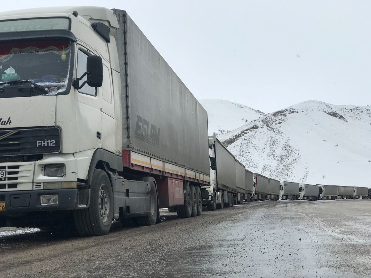 Türkiye-İran sınırında 15 kilometre TIR kuyruğu