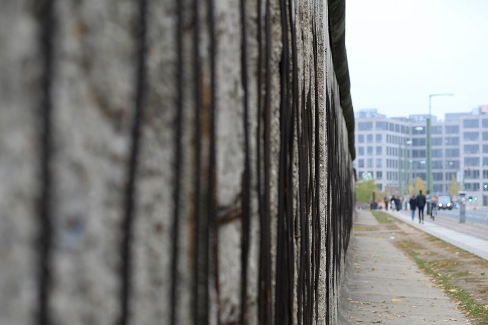 �Utanç duvarı� olarak anılan Berlin Duvarı 29 yıl önce yıkıldı Son