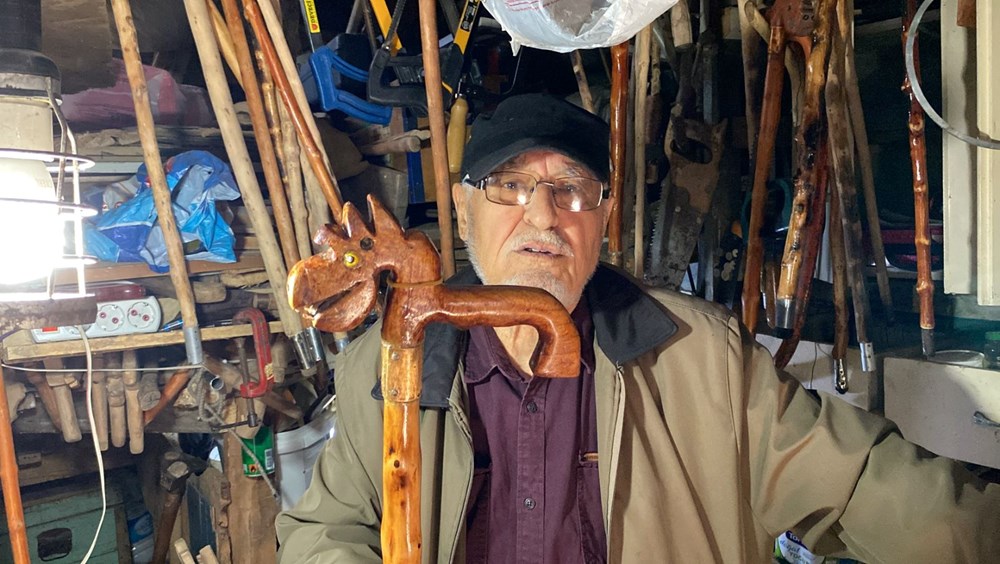 Tabiattan toplayıp dönüştürüyor: Meskeninin odunluğunu atölyeye çevirdi 76 mi5fvqf8 UaMNTG78 E2KQ