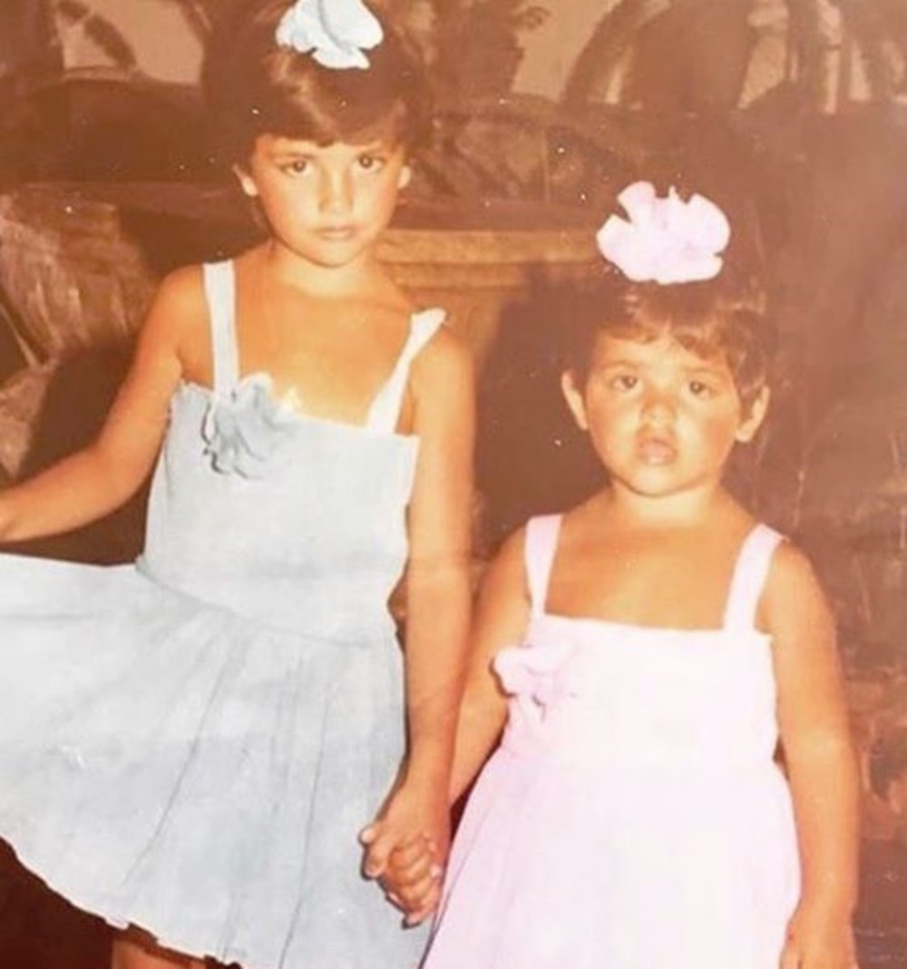 Nilgün Belgün takipçilerini geçmişe götürdü: Bu fotoğraf Marmaris'te çekildi (Ünlülerin çocukluk ve gençlik halleri) - 397