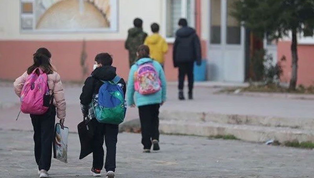 Deprem bölgesinde okullar ne zaman açılacak, ara tatilin sona ermesine kaç gün kaldı? 71 ilde okulların açılış tarihiyle ilgili açıklama