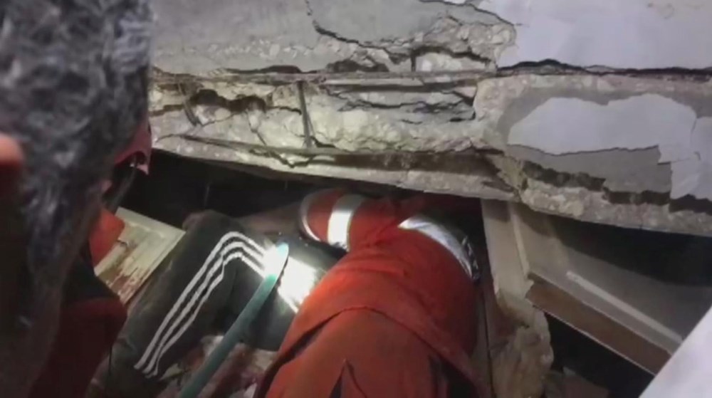 Enkaz altındakiler için zamana karşı yarış - 20