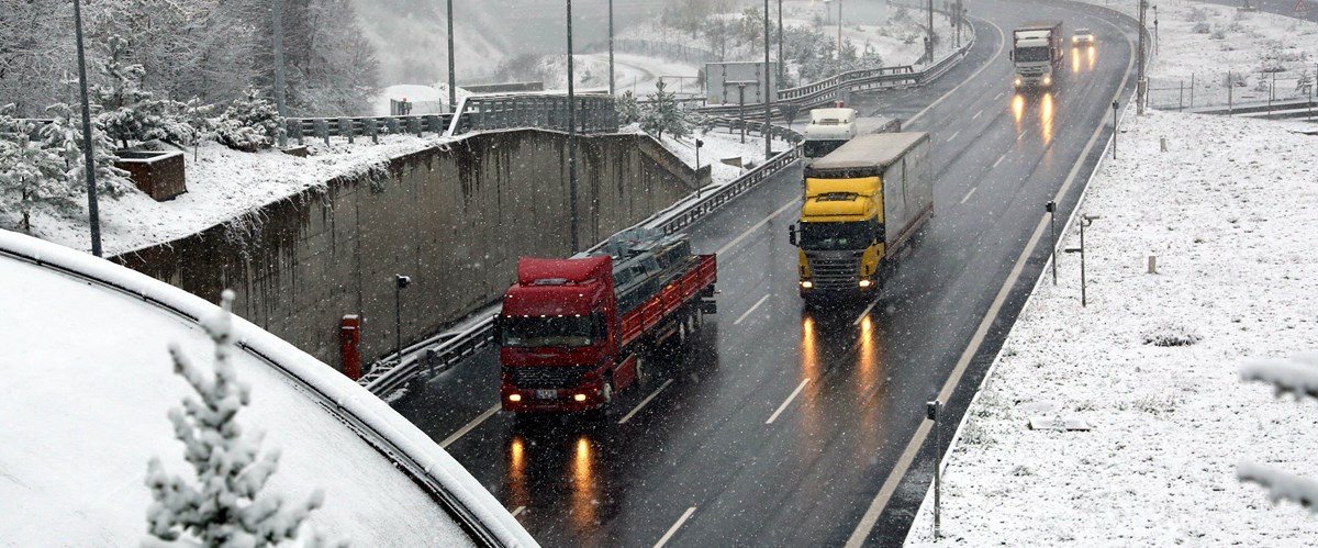 TEM'de kar temizliği: İstanbul yönü kapatılacak