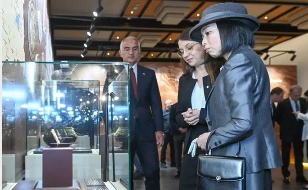 Sosyal medya Japonya Prensesi Akiko Mikasa’nın Türk Bayraklı ojesini konuşuyor - 4