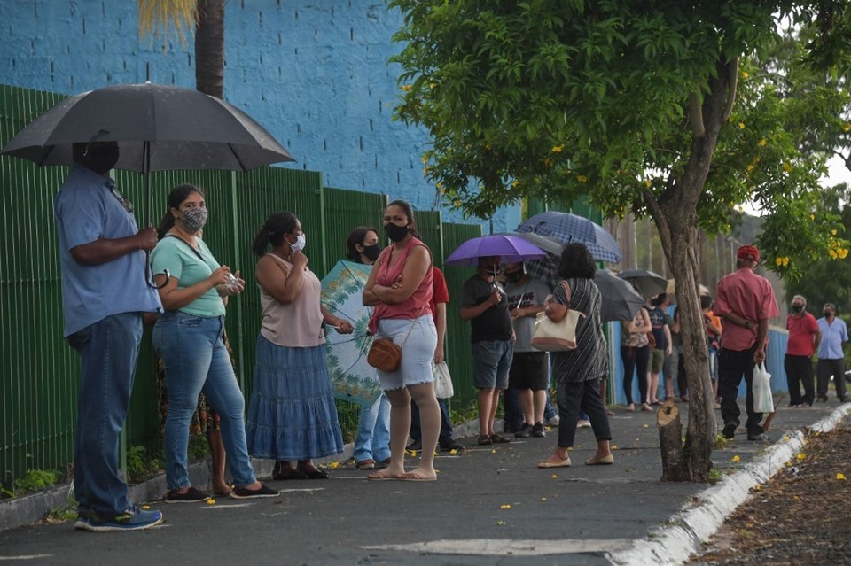 Yeni varyant Güney Amerika’yı tehdit ediyor: Brezilya’da günlük can kaybı rekoru kırıldı, sağlık sistemi çöktü - 1