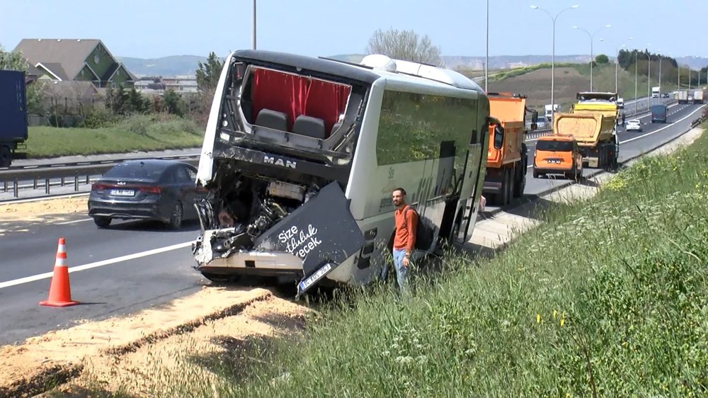 Büyükçekmece TEM Otoyolu'nda trafik kazası: Yol 3 saat kapalı kaldı, kilometrelerce kuyruk oluştu 73 mkWwTFnI50OL20FBPWFTJA
