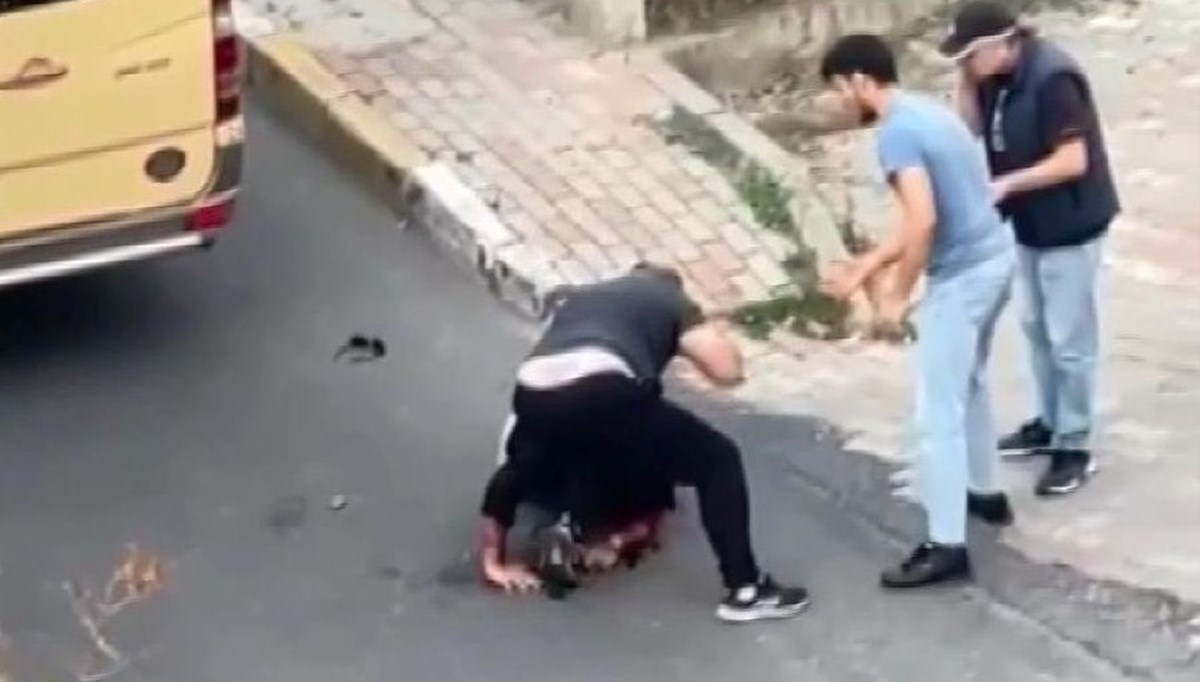 Dolmuş şoföründen yolcuya dayak Dolmuş şoföründen yolcuya dayak