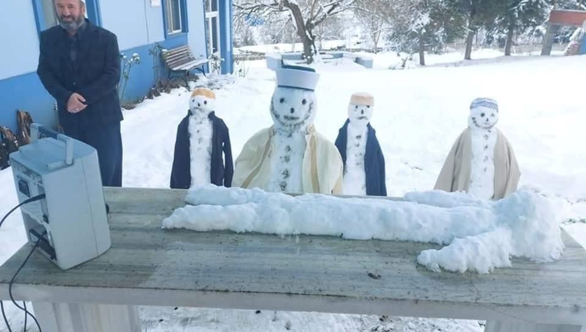 Emekli imam kardan cemaat yaptı