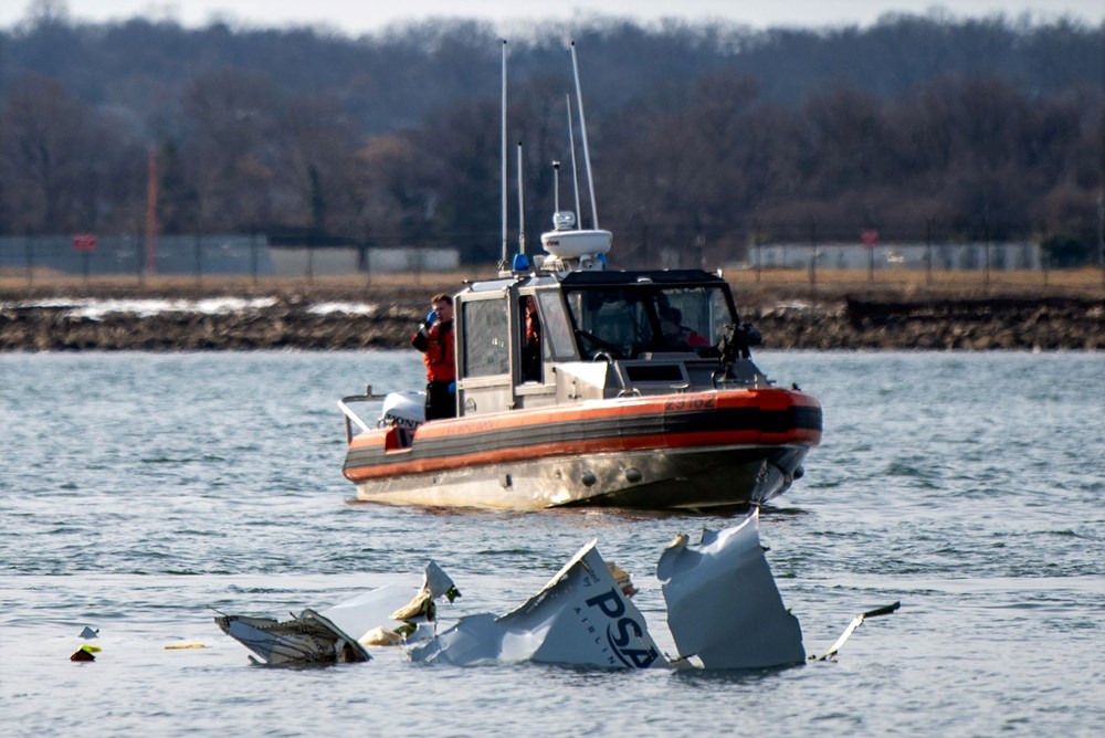 ABD’deki uçak kazasında cesetler parçalandı: Çamur ve jet yakıtı dolu nehirde dalgıçlar için zorlu görev - 4