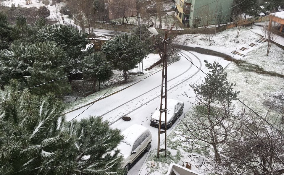 İstanbul'da kar etkili oluyor (Kar yağışı ne kadar sürecek?) - 1