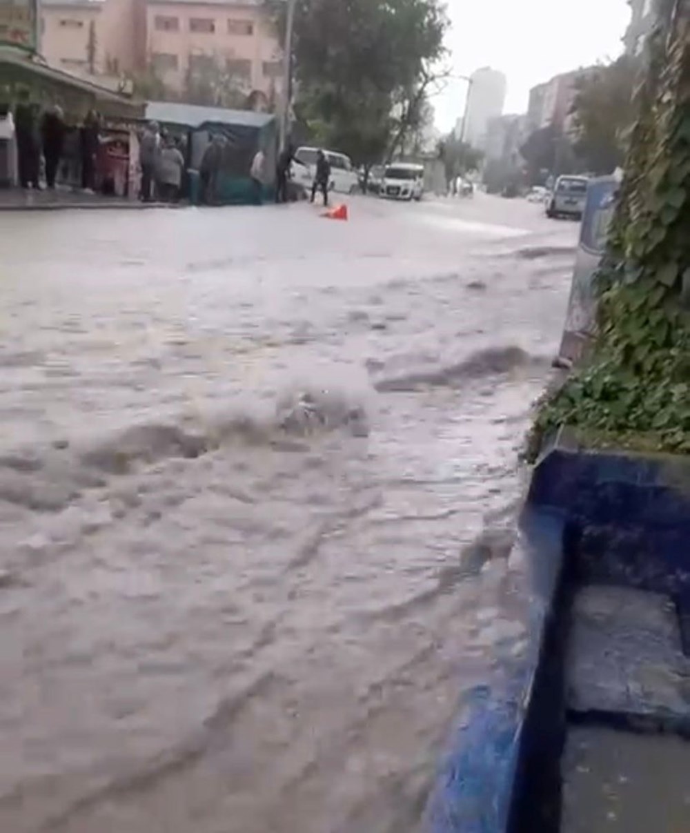 Ankara'yı sağanak vurdu: Yollar göle döndü, iki kardeş sele kapıldı - 3