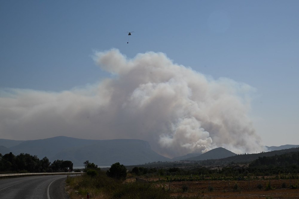 İzmir'de orman yangınına müdahale eden helikopter baraja düştü - 10