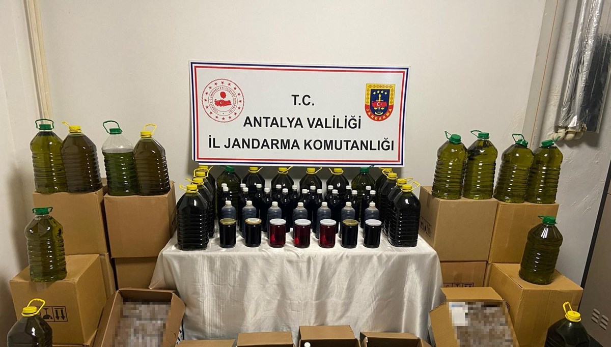 Antalya’da yüzlerce litre sahte zeytinyağı ve nar ekşisi ele geçirildi Antalya’da yüzlerce litre sahte zeytinyağı ve nar ekşisi ele geçirildi
