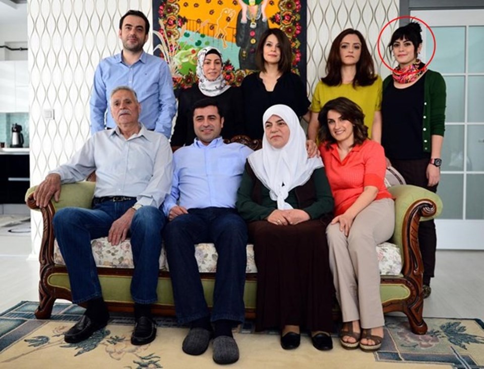 Selahattin Demirtaş'ın aile fotoğrafındaki ''Hawar'' detayı - 2